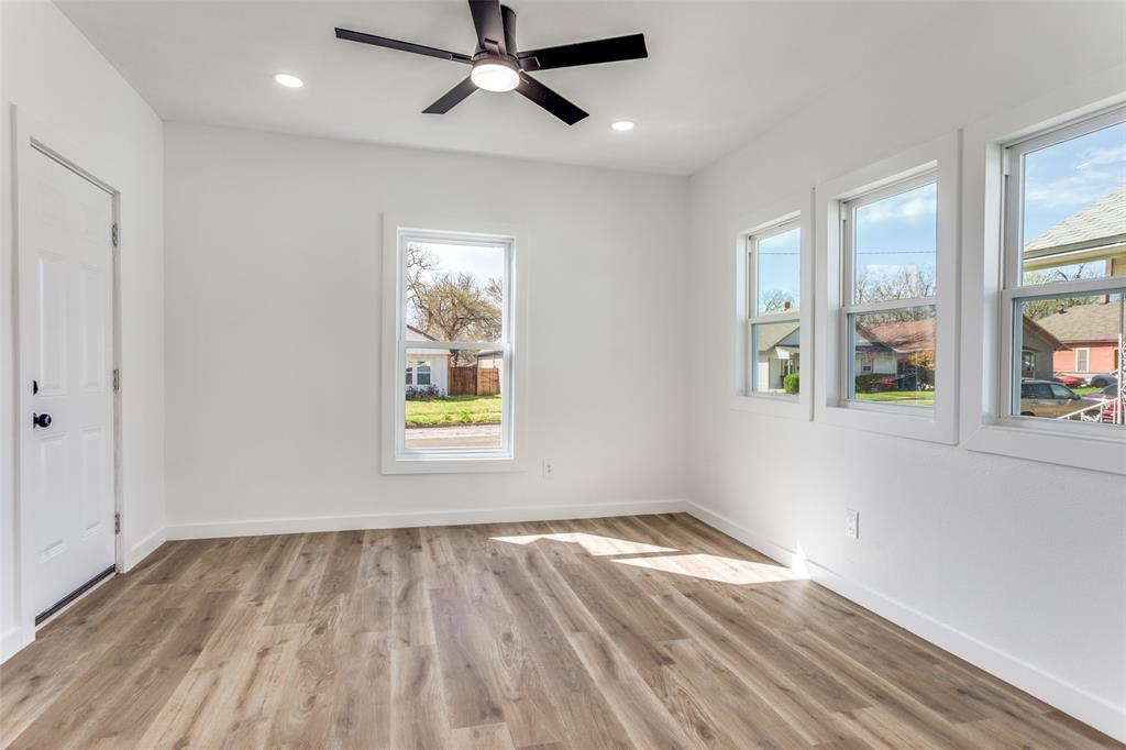 943 E Richmond Avenue