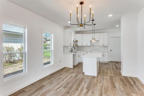 Tiny photo for 943 E Richmond Avenue, Fort Worth, TX 76104 (MLS # 21209094)