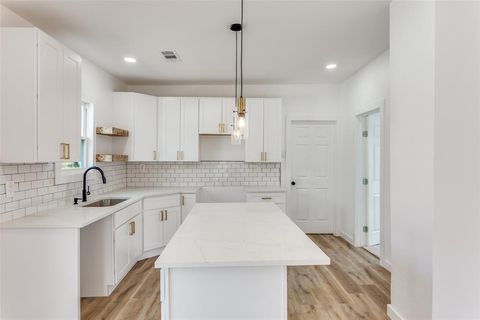 Tiny photo for 943 E Richmond Avenue, Fort Worth, TX 76104 (MLS # 21209094)