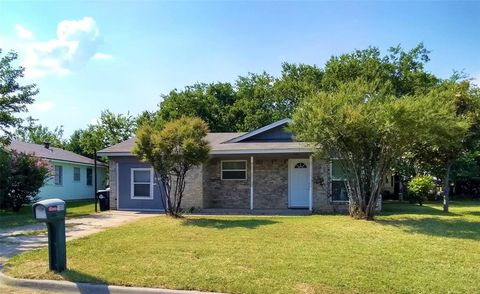 Photo of 1008 Scott Drive, Denton, TX 76205 (MLS # 21173016)