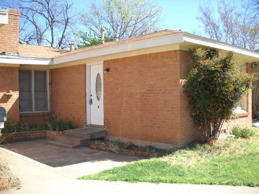Super cozy 2 bedroom and 1 bathroom home! Needing something close to ACU? This is it! Comes with a refrigerator, stove and dishwasher! Yard care is also provided!! Tenants will split water! This home is a must see! 

No Pets allowed

Requires tenant enrollment to the Tenant Benefit Package through Gerard Real Estate. Ask us for details.  $39 a month.