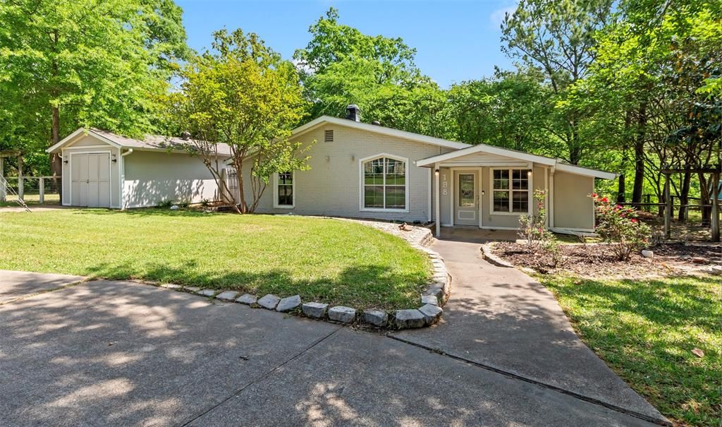 Photo of 198 Lake Drive, Enchanted Oaks, TX 75156 (MLS # 21227311)