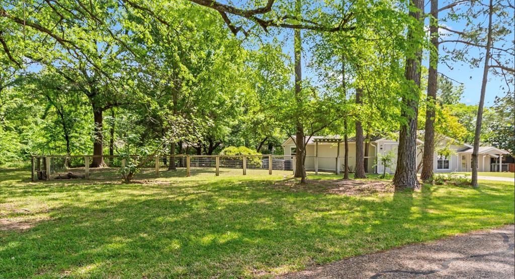 Photo of 198 Lake Drive, Enchanted Oaks, TX 75156 (MLS # 21227311)