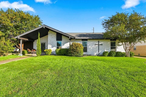 Photo of 2117 Northmoor Drive, Carrollton, TX 75006 (MLS # 21417762)