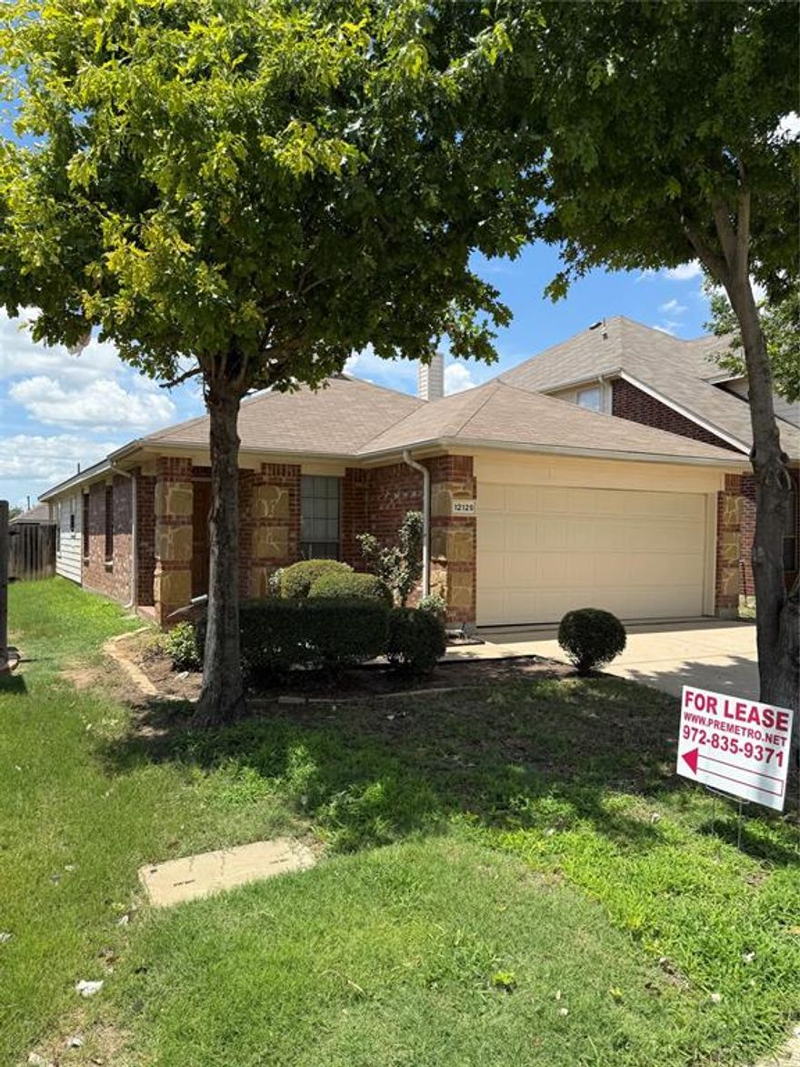 Lovely home in Keller ISD.  Close to DFW Airport, shopping and Alliance Corridor.
3 bedroom, 2 baths, all new floors through out the home.  Wood burning fire place.  Master room features garden tub, separate shower, walk in closets.
Sprinkler and alarm system.  A must see.  ready for holiday fun and entertainment.   A must see.