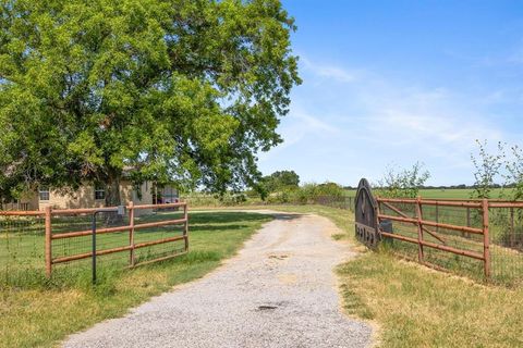 A home in Lipan