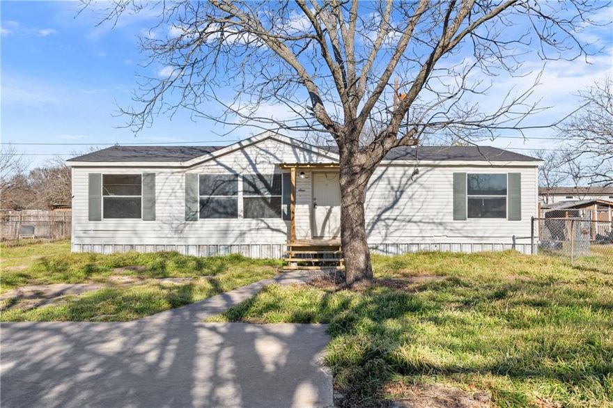 Located in the heart of Waco, this 3-bedroom, 2-bath mobile home offers both convenience and charm. Less than 10 minutes from Baylor University and Cameron Park, it’s perfectly situated for easy access to schools, parks, and city amenities. Inside, the kitchen is a standout, featuring ample cabinetry, a central island, and a farmhouse-style sink that adds tons of character. The primary suite is spacious and thoughtfully designed, offering a quiet escape at the end of the day. Owner financing is also available, making homeownership more accessible than ever! Don’t miss this opportunity—it won't last long!