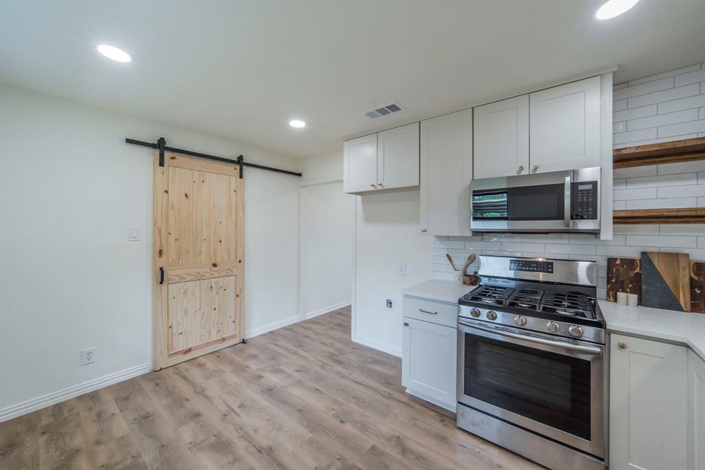 1233 W Ball Street