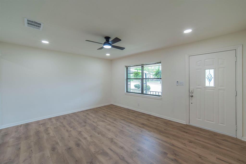 1233 W Ball Street