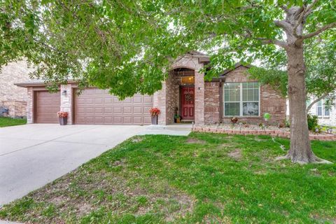Photo of 10534 Highland Ridge Road, Fort Worth, TX 76108 (MLS # 21246890)