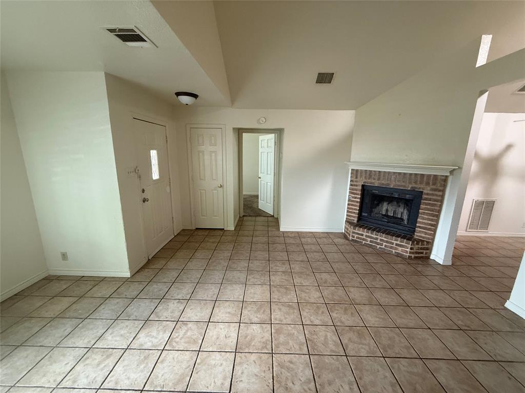 1104 Oak Tree Street