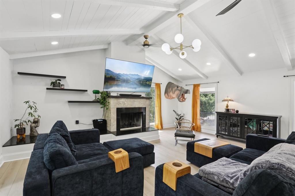 2404 Westwood Drive