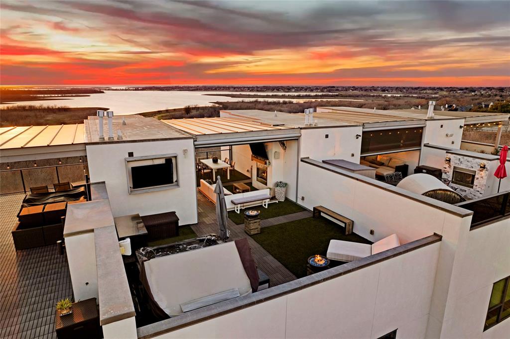 Westport Lakeview Villas - Residential