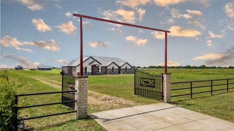 Photo of 809 Vz County Road 2623, Wills Point, TX 75169 (MLS # 21349543)