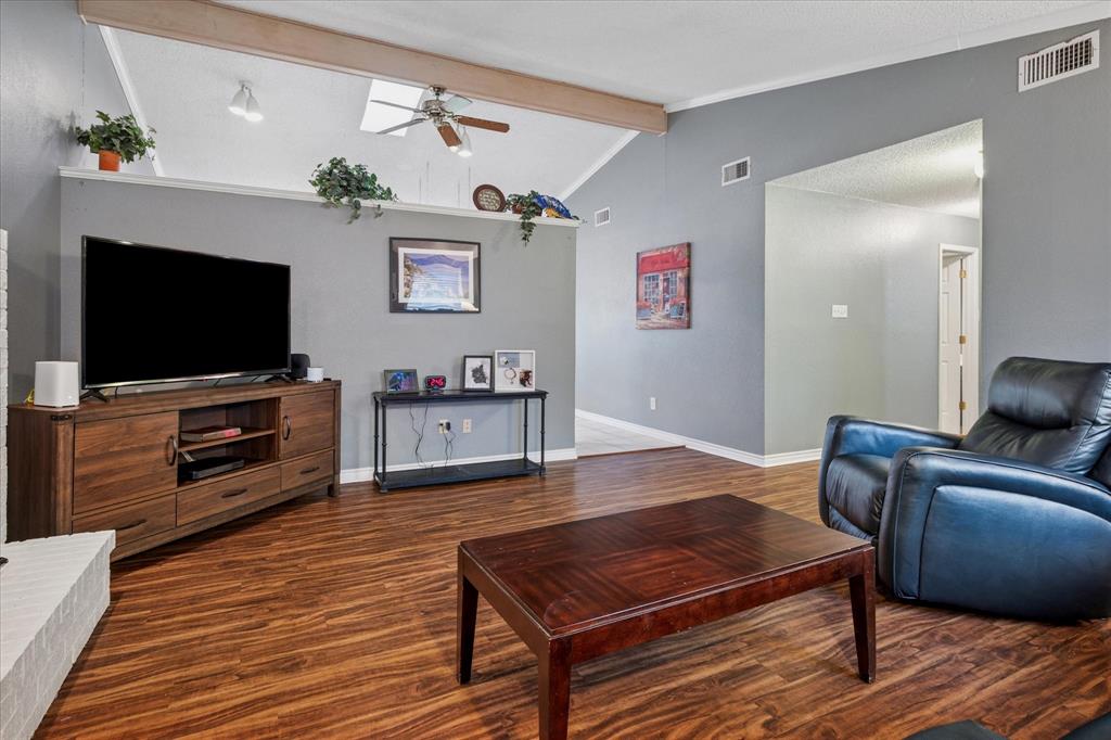 Arlington, Texas 76017, United States, 3 Bedrooms Bedrooms, ,2 BathroomsBathrooms,Residential,Pending,81911