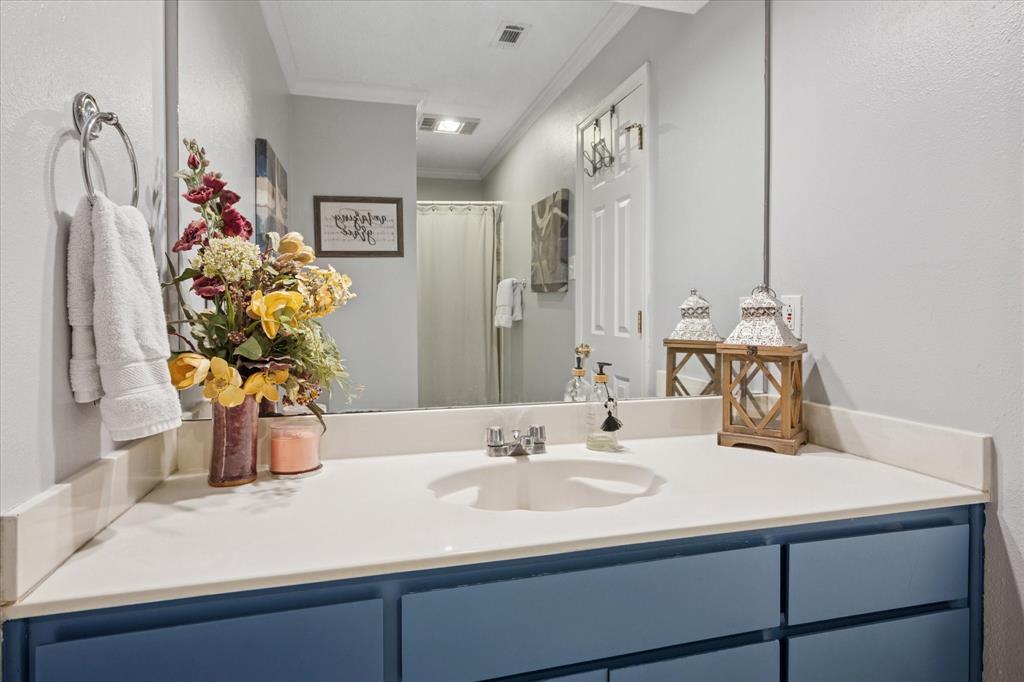 Arlington, Texas 76017, United States, 3 Bedrooms Bedrooms, ,2 BathroomsBathrooms,Residential,Pending,81911