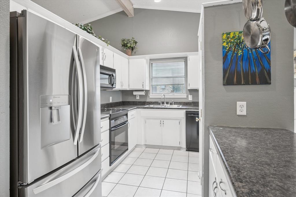 Arlington, Texas 76017, United States, 3 Bedrooms Bedrooms, ,2 BathroomsBathrooms,Residential,Pending,81911