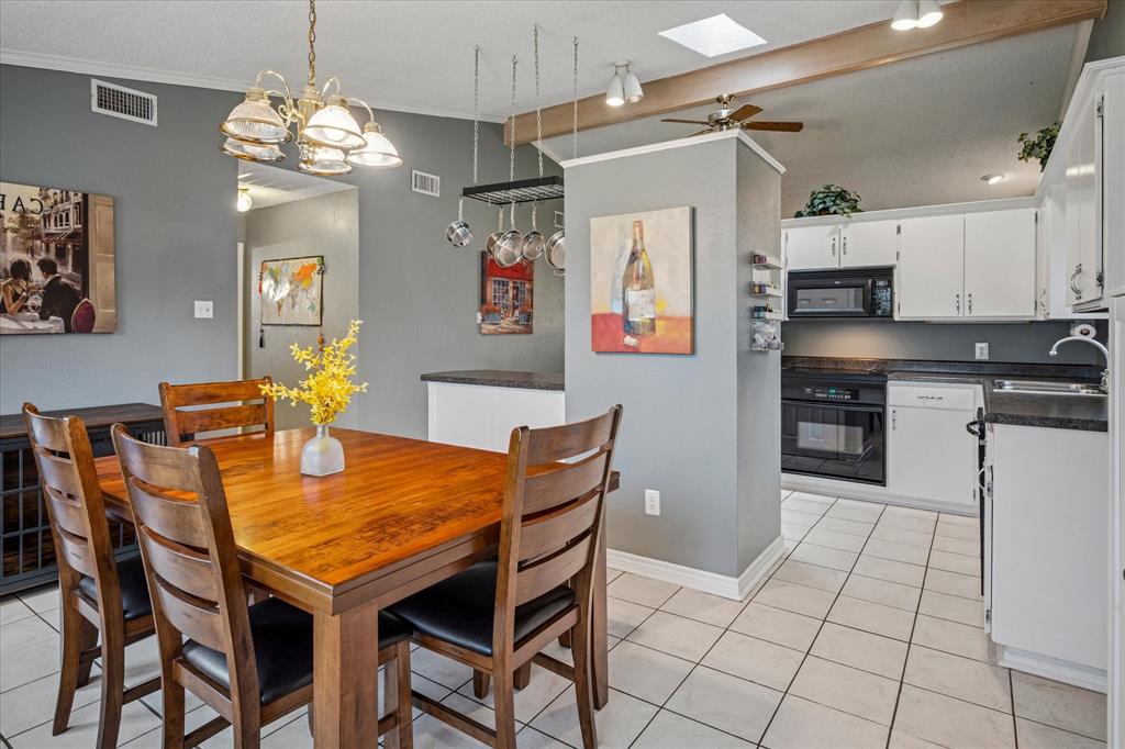 Arlington, Texas 76017, United States, 3 Bedrooms Bedrooms, ,2 BathroomsBathrooms,Residential,Pending,81911