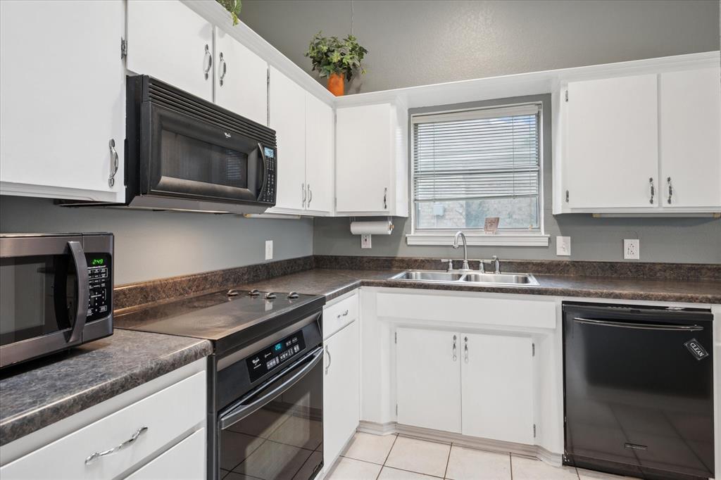 Arlington, Texas 76017, United States, 3 Bedrooms Bedrooms, ,2 BathroomsBathrooms,Residential,Pending,81911