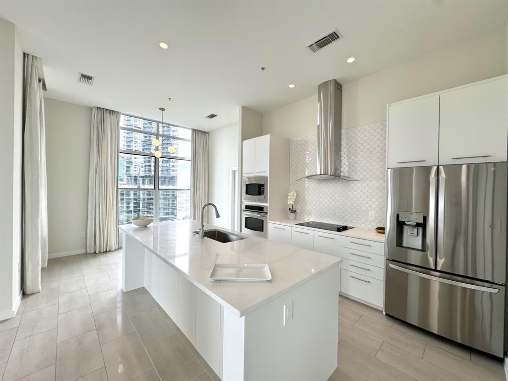 View Dallas, TX 75219 condo