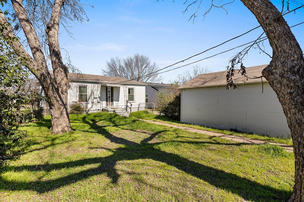 2712 Lyle Avenue