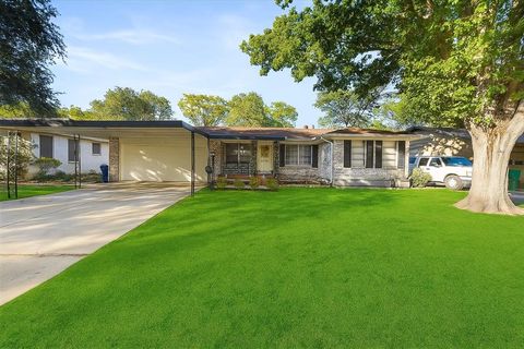 Photo of 4929 Ira Street, Haltom City, TX 76117 (MLS # 21086858) Photo of 4929 Ira Street, Haltom City, TX 76117 (MLS # 21086858)