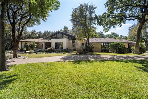 8225 Ashbriar Lane Fort Worth TX 76126