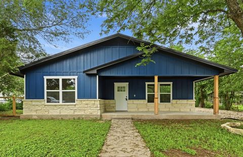 Photo of 827 Clearfork Street, Lockhart, TX 78644 (MLS # 21259350)