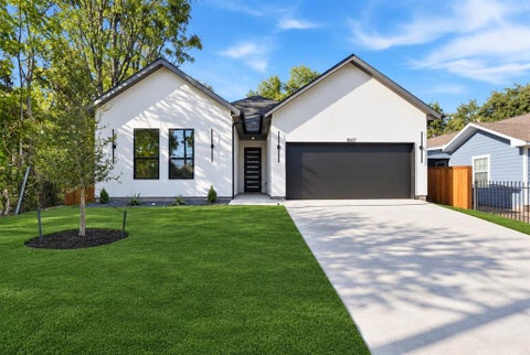 Photo of 817 Brooks Avenue, Dallas, TX 75208 (MLS # 21392457)