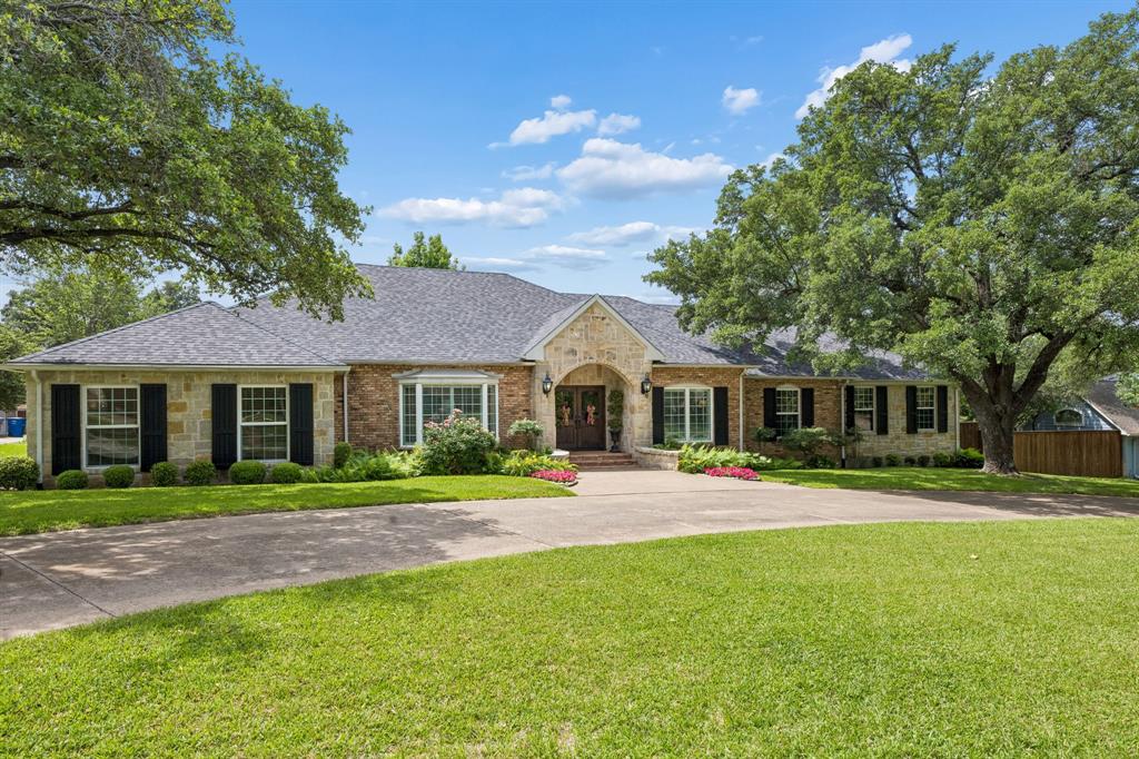 6828 Meadowcreek Drive