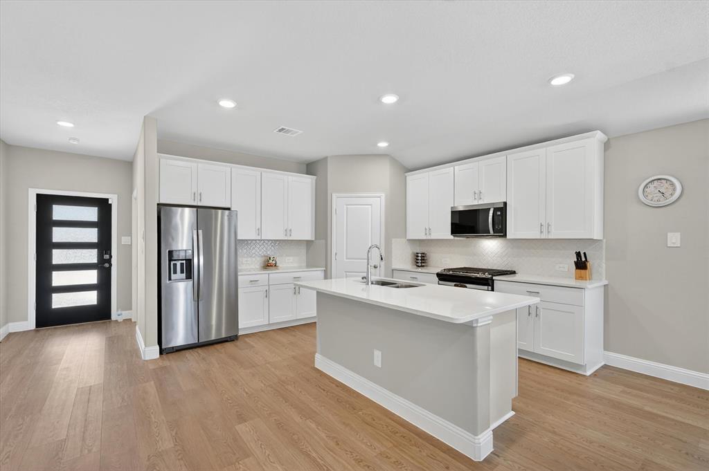 903 Edgehurst Drive