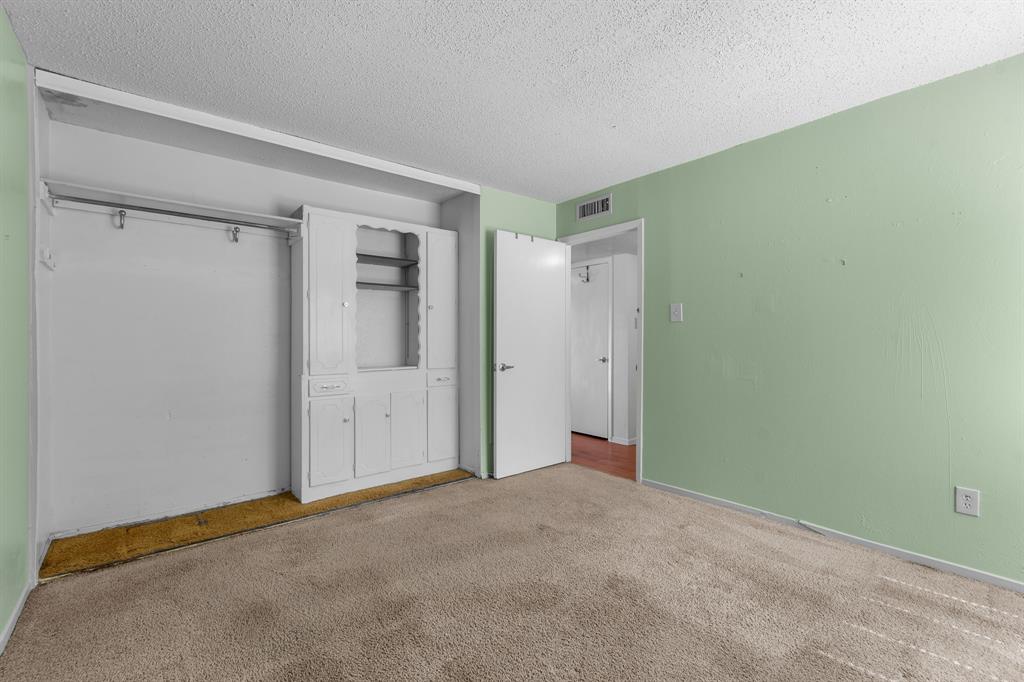 Country Condos Creek - Residential