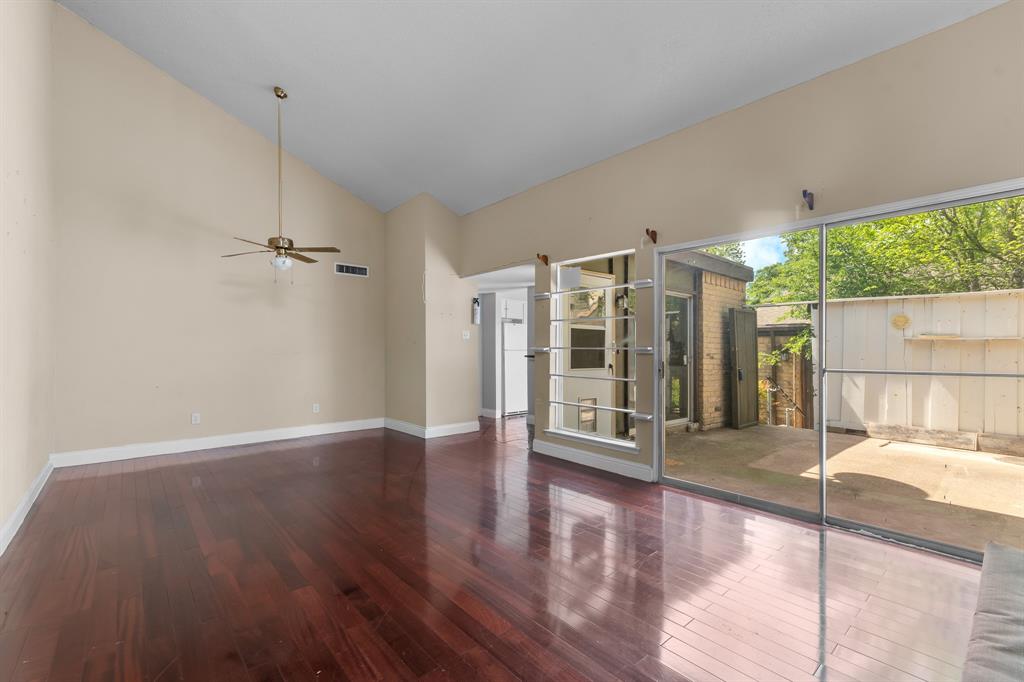 Country Condos Creek - Residential