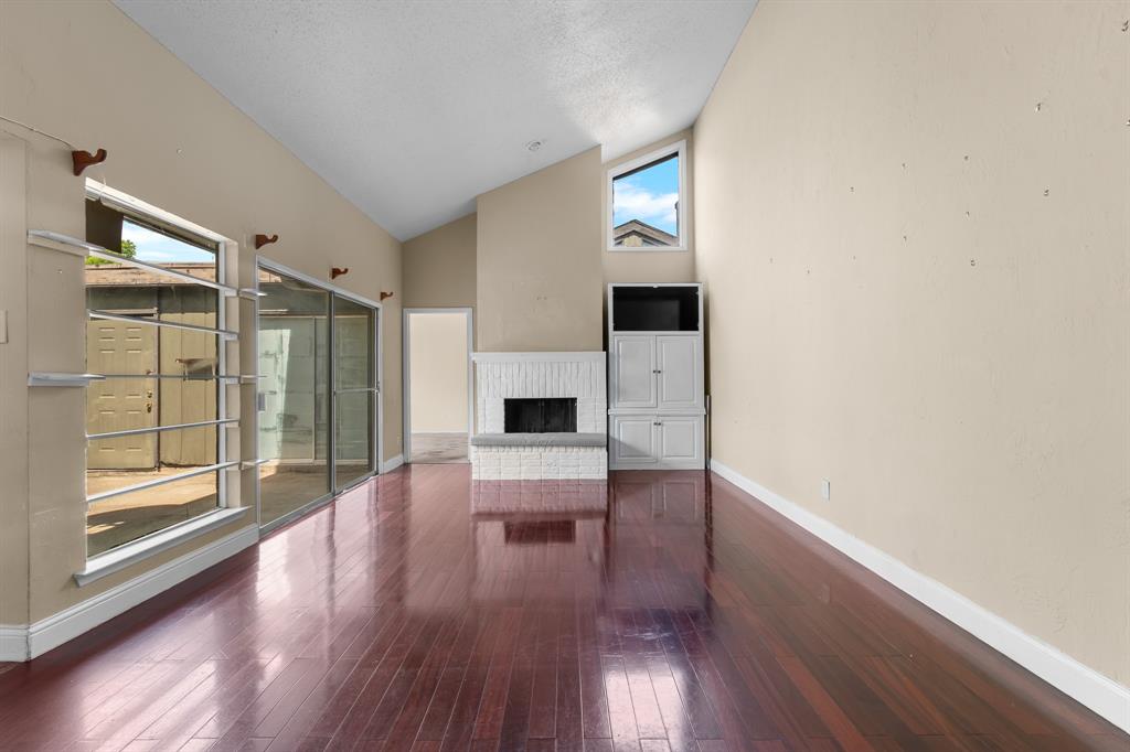 Country Condos Creek - Residential