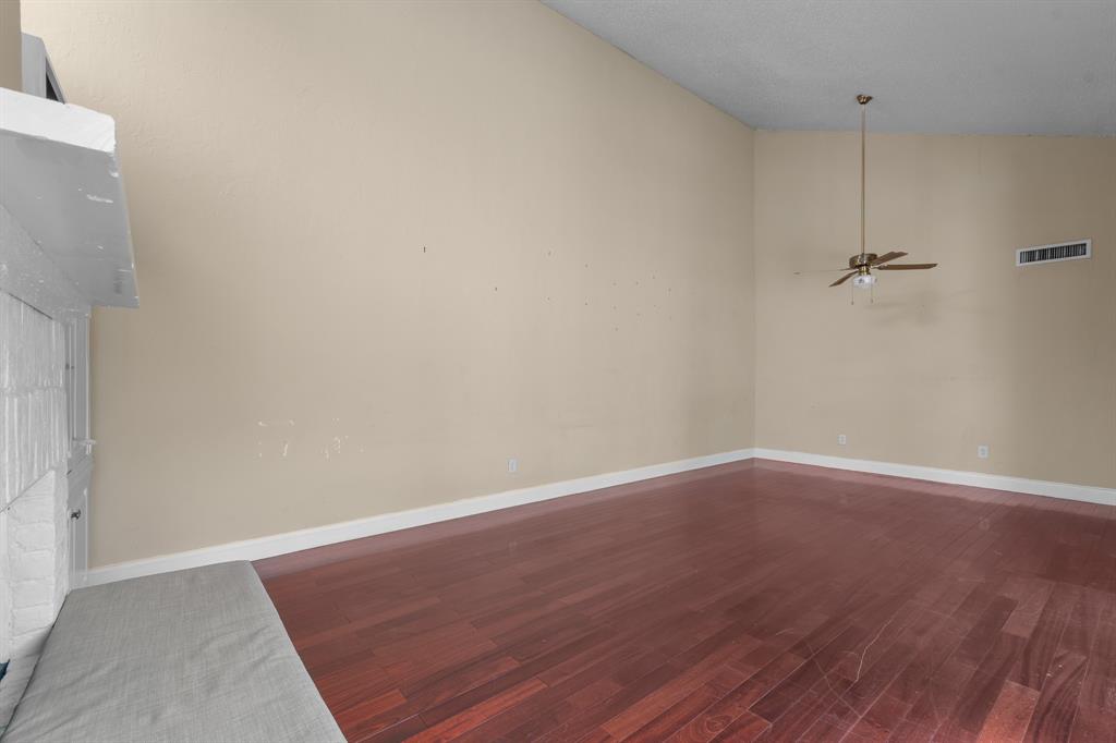 Country Condos Creek - Residential