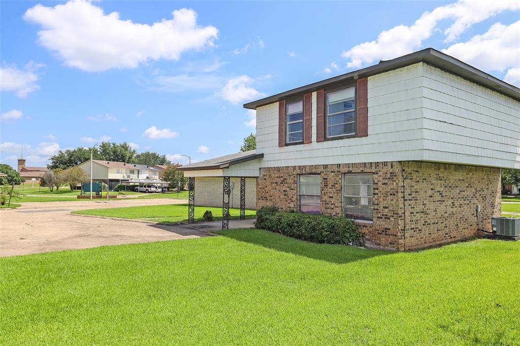 102 Carriage Square Drive