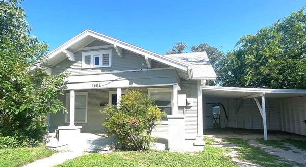 1607 AVENUE I, BROWNWOOD, TX 76801 - Image 289329881b4e67e9520ac9ea09b8b3bc/3269582157