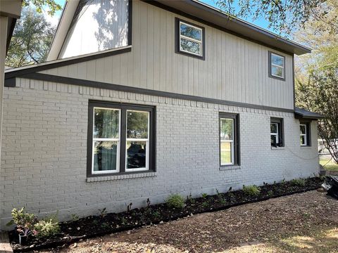 Photo of 150 Ash Creek Court, Springtown, TX 76082 (MLS # 21193636)