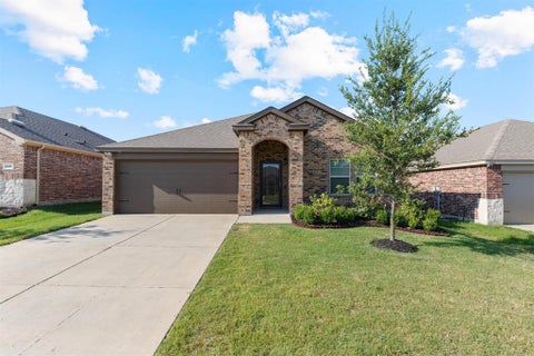 Photo of 936 English Drive, Aubrey, TX 76227 (MLS # 21421913)