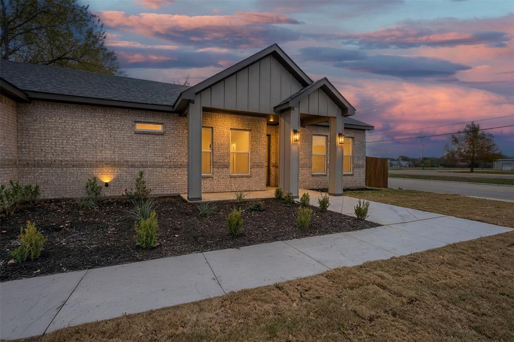 302 W west coral Way