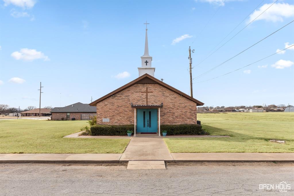 Photo 1 of 28 — 801 N 1st Street, Iowa Park, TX 76367