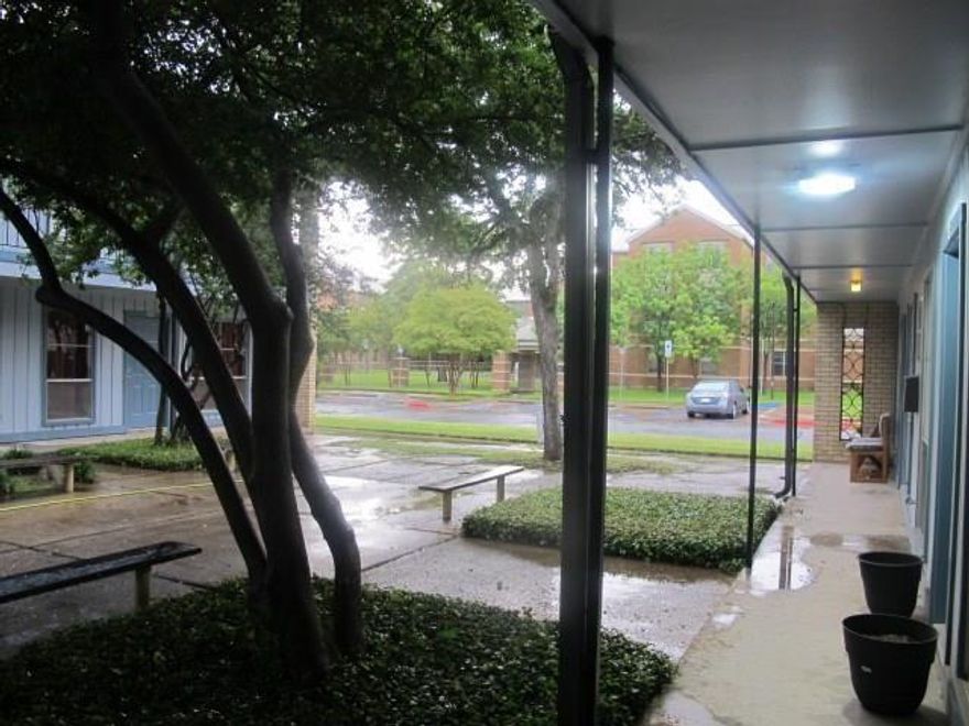 The apartment is located at the UTA campus at the corner of 1st and Oak Streets. Richlyn apartment is a desirable location for UTA students, employees, as any UTA building is a ten minute walk. The apartment is located a short drive from Ameriquest Field, home of the Texas Rangers, Cowboy Stadium, Six Flags, the metroplex s best amusement park. The apartment is about 20 miles from both Downtown Dallas and Fort Worth, offering a multitude of employment centers and entertainment areas. Shuttle route available on UTA campus.