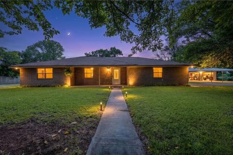 Photo of 131 S Crescent Street, Gorman, TX 76454 (MLS # 21313213)