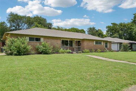 Photo of 517 Shirley Court, Richardson, TX 75081 (MLS # 21317834)