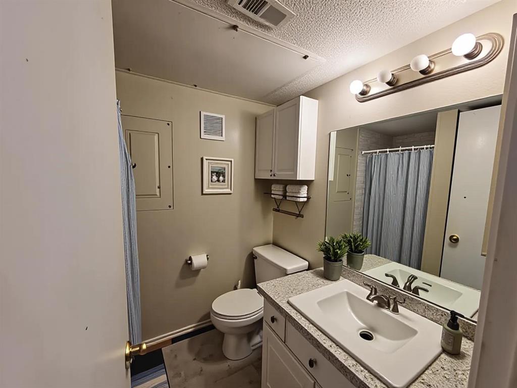 Arlington Oaks Condo - Residential