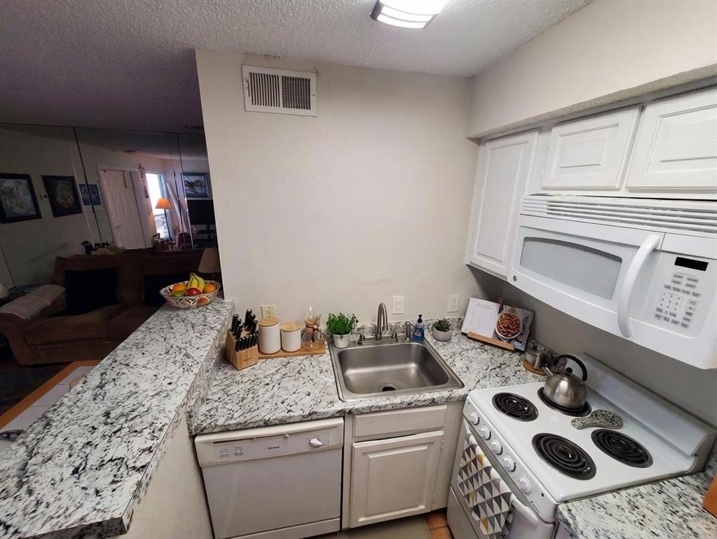 Arlington Oaks Condo - Residential