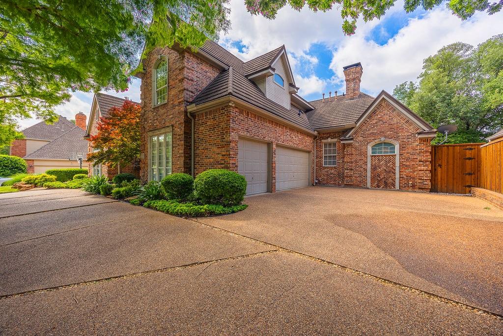 5224 Oak Lake Drive