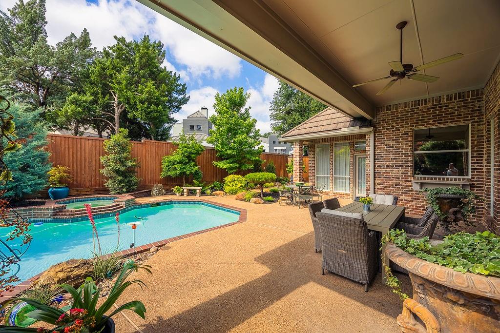 5224 Oak Lake Drive