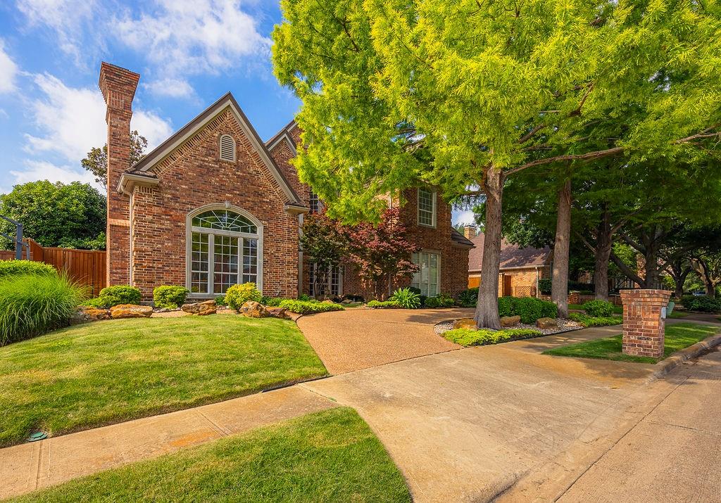 5224 Oak Lake Drive
