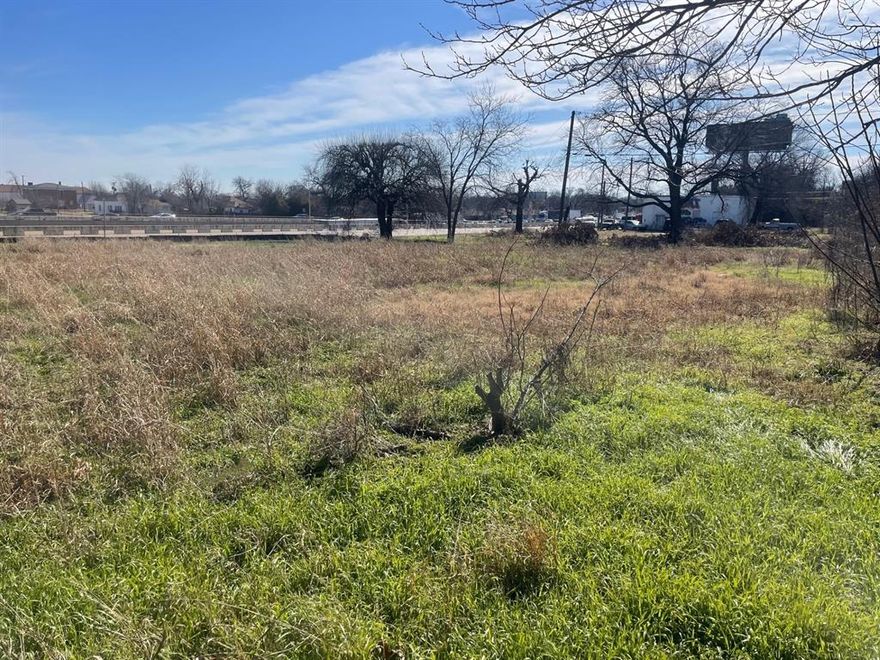 Zoned multi family
Approved for 30 units
1 minute from JPS and right off of 35W
Close proximity to Medical District
Minutes from Downtown Fort Worth